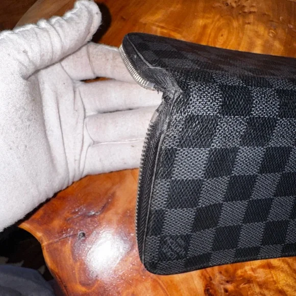 Louis Vuitton
2014 Damier Graphite Pattern Zippy Organizer Wallet - Picture 8 of 17